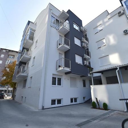Apartment Sinisa With Garage Novi Sad Buitenkant foto